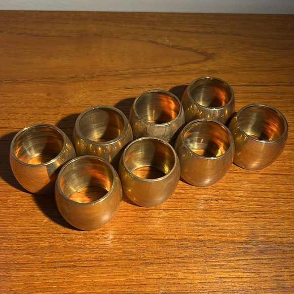 Brass classic simple elegant vintage napkin rings - Picture 4 of 4